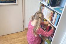 Zsuzsi kedvenc sorozata között keresi a még el nem olvasottat